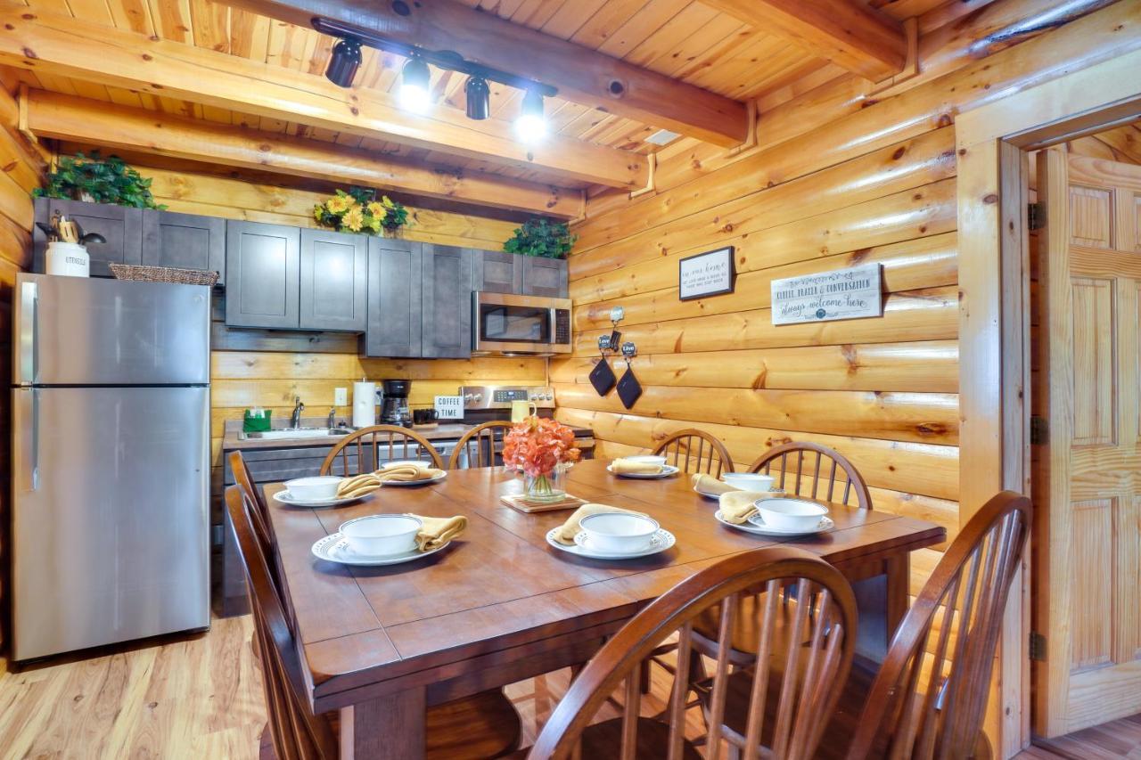 Lovely Gatlinburg Cabin With Private Hot Tub! Dış mekan fotoğraf